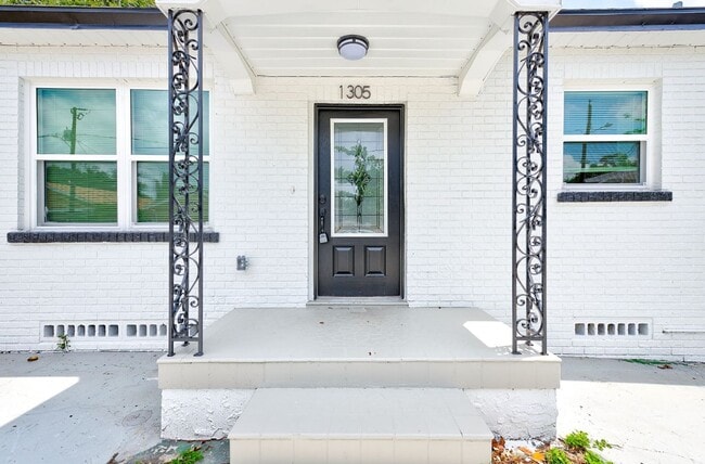 Building Photo - Introducing the Jewel of Ybor City: A Full...