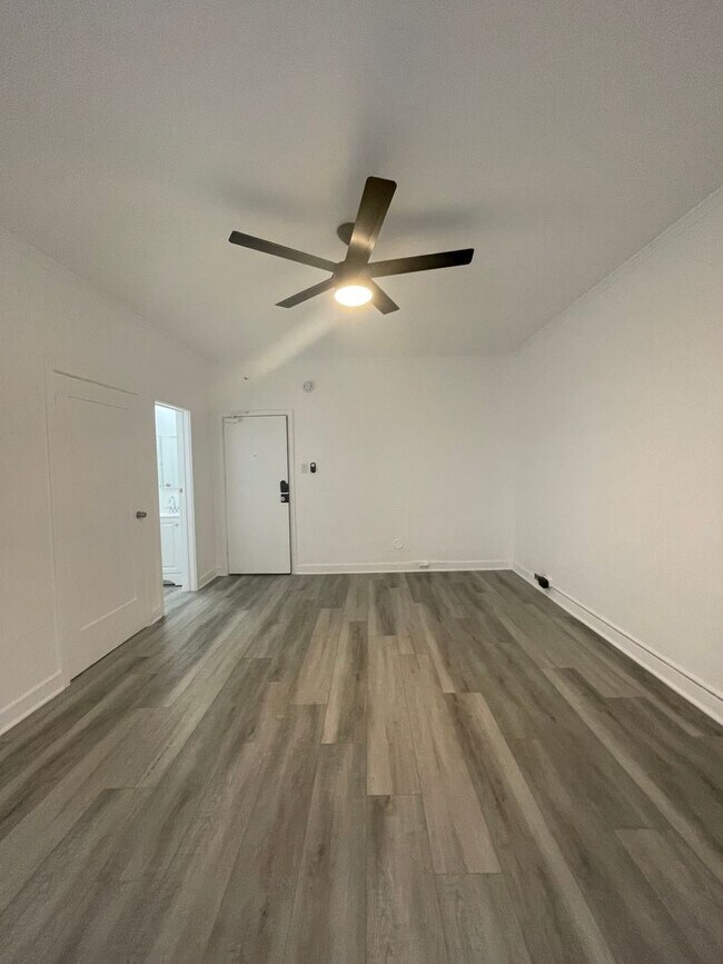 Foto del interior - Parnassah Holdings
