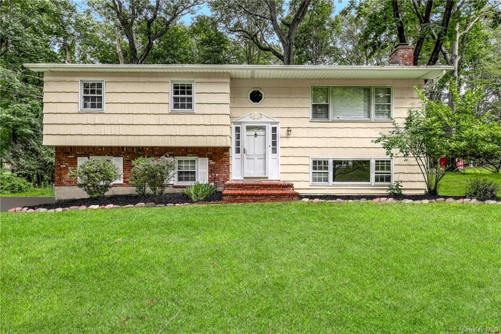 Primary Photo - 4 Hamilton Ln