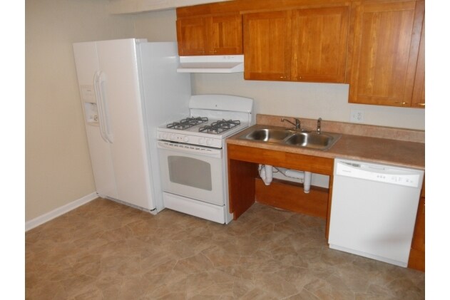  - 5521 W Gladys Ave