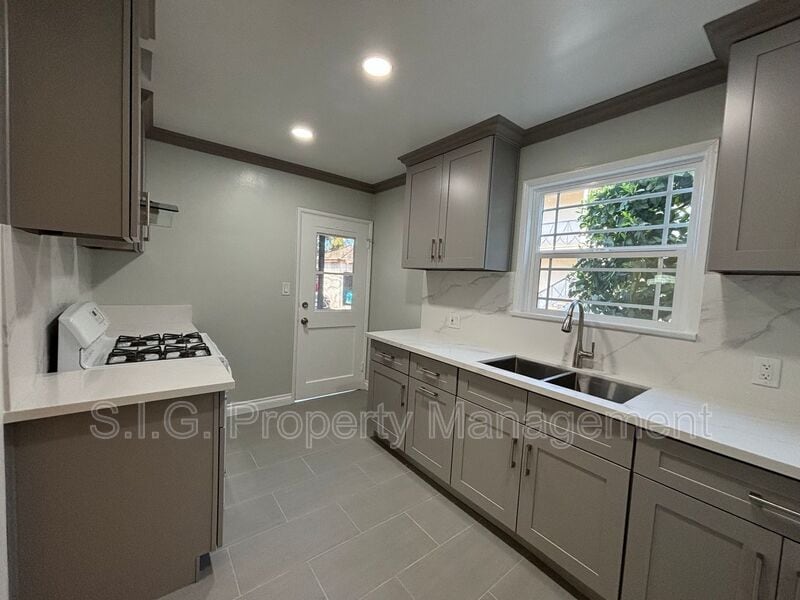 Primary Photo - 3639 Valihi Way