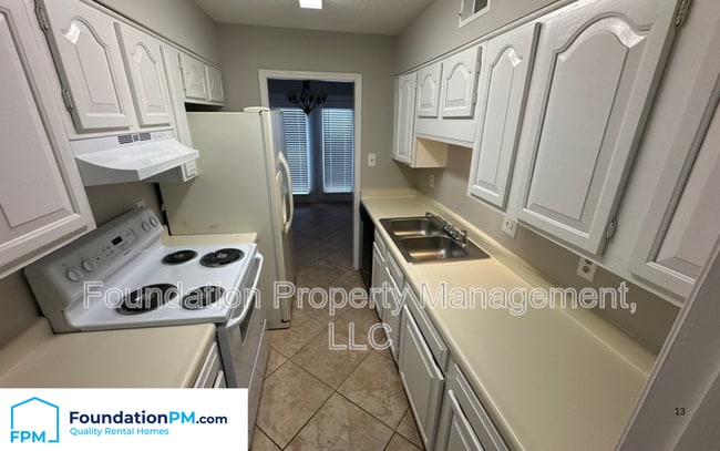 Building Photo - 242 S Walnut Bend Rd