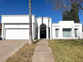 Building Photo - 308 Cambridge Loop