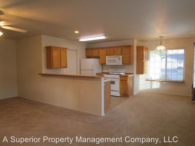 Building Photo - 773 NE Savannah Dr