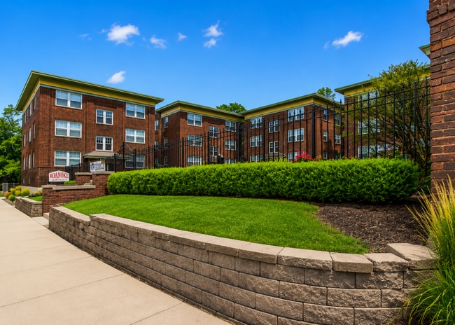Building Photo - Roanoke Court Apartments