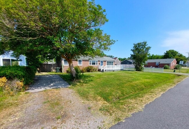 Building Photo - CUTE AND COZY 3 BEDROOM HOME AT BUCKROE BEACH FOR RENT!!!