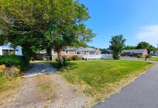 Foto del edificio - CUTE AND COZY 3 BEDROOM HOME AT BUCKROE BEACH FOR RENT!!!