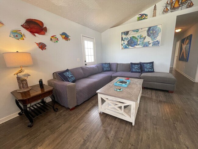 Building Photo - For Lease - 3 BR|2 BA Furnished Home in Pa...