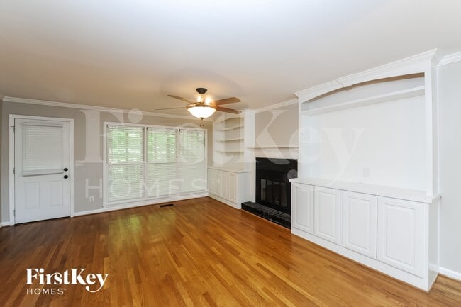 Foto del edificio - 6713 Thornwood Ct