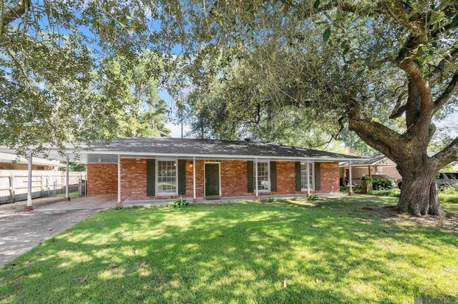 Photo - 640 Maxine Dr House