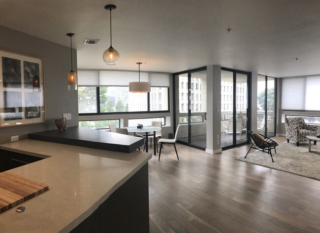 Open plan kitchen looking into living area - 121 S Hope St