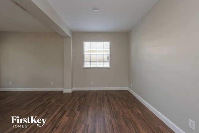 Foto del edificio - 7844 Atwood Dr