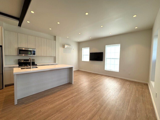 Foto del edificio - 784 Farmington Ave