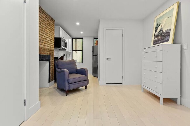 Foto del edificio - 317 East 5th Street