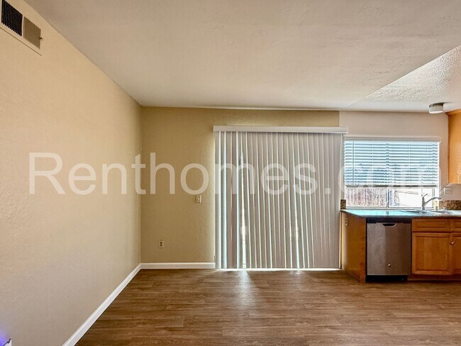 Foto del edificio - 10946 Decatur Rd