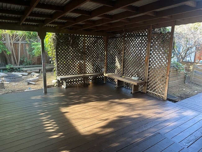 Foto del edificio - 3BD/2BA Fremont Home with Open Floor Plan and Outdoor Deck