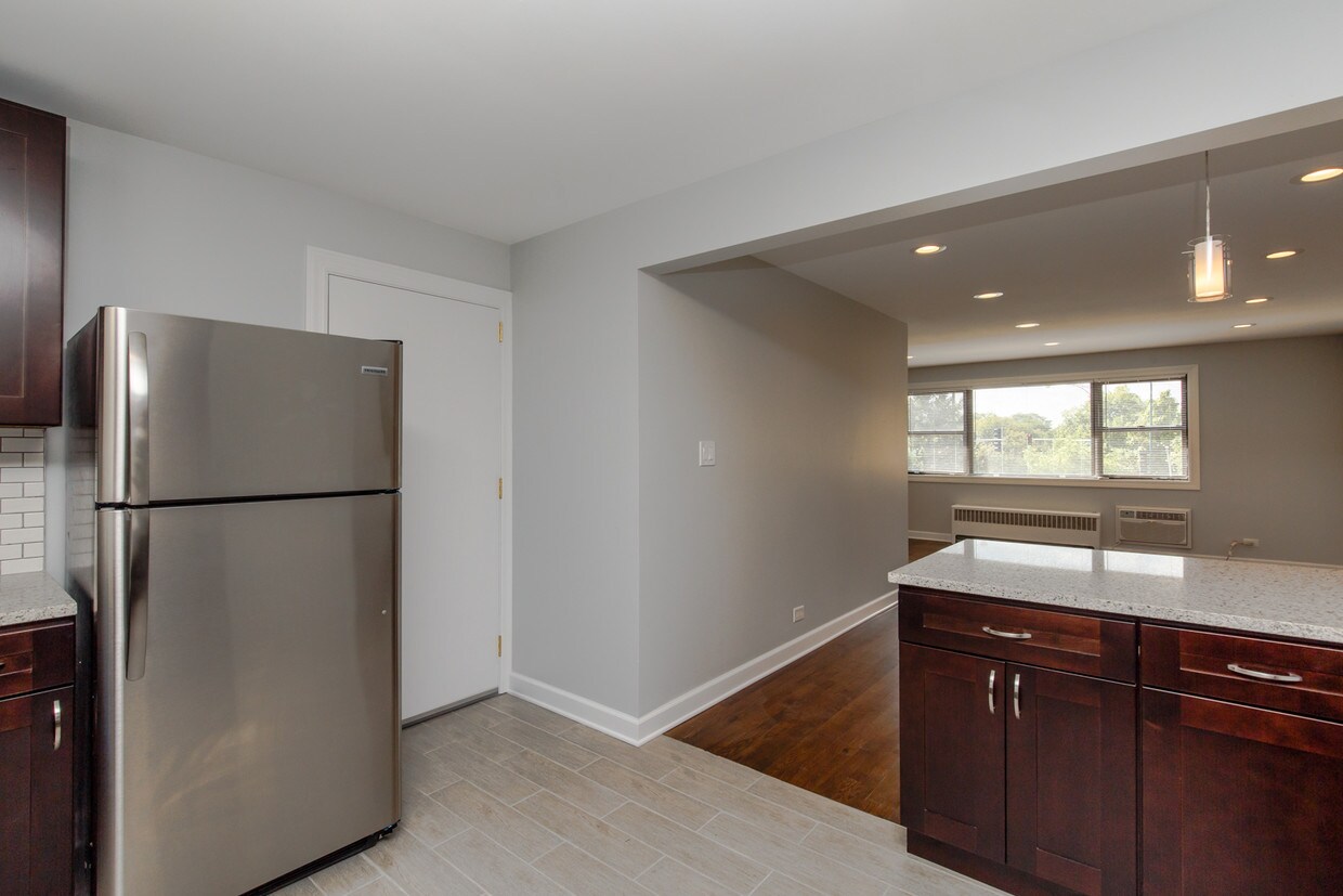 Foto principal - 6803 N Ridge Blvd