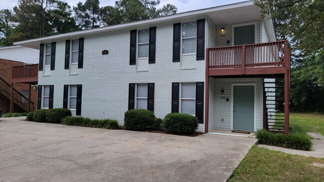 Building Photo - 1544 Hamilton Drive
