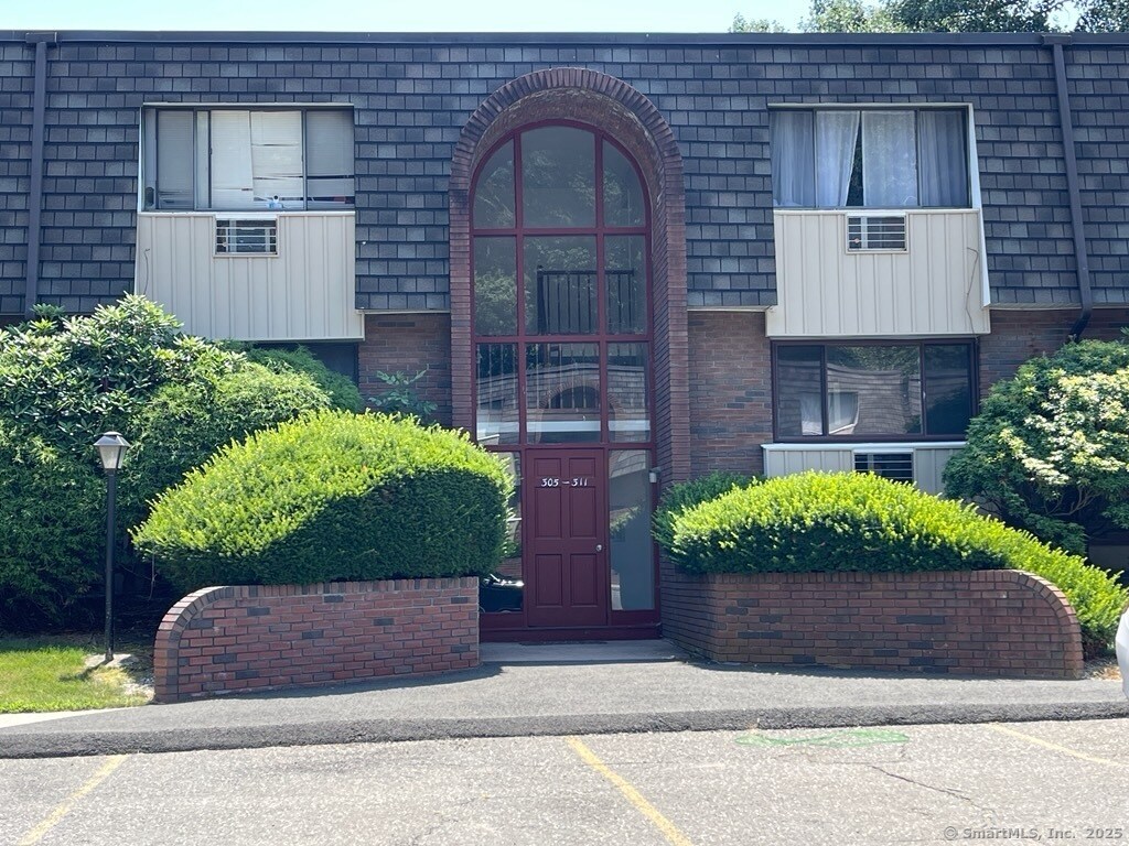 Primary Photo - 309 High Path Rd