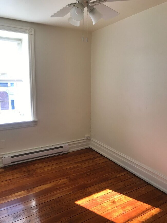 Foto del edificio - 139 N 10th St