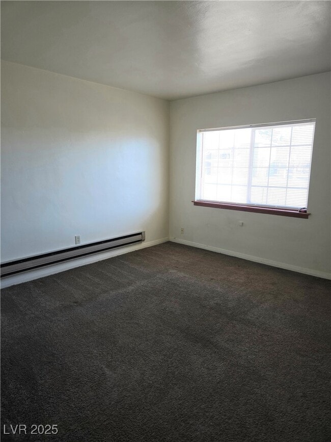 Building Photo - 633 Nevada Way