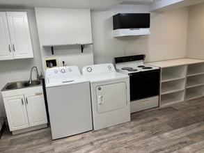 Building Photo - 9123 W Cedar Dr