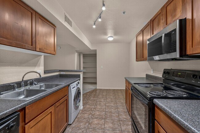 Foto del edificio - Move-In Ready 2-Bed Condo in The Arbors