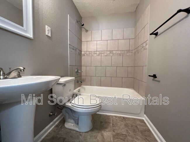 Building Photo - 1092 James St