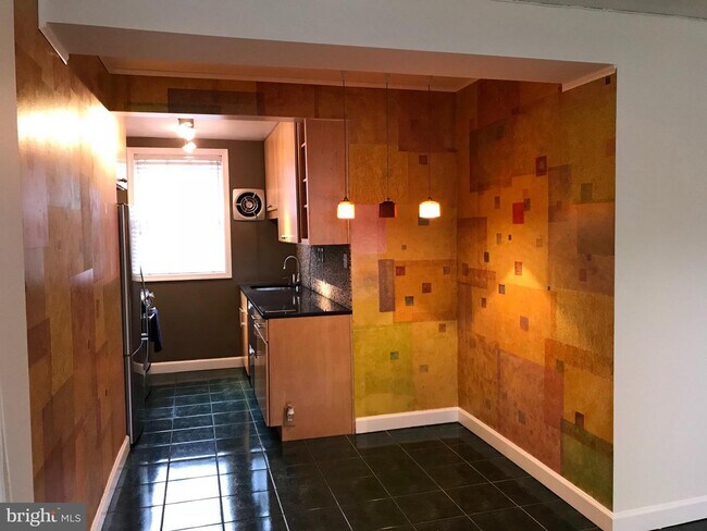 Building Photo - 4319 2nd Rd N