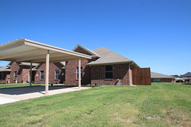 Foto del edificio - 101-103 Crossbow Ct.