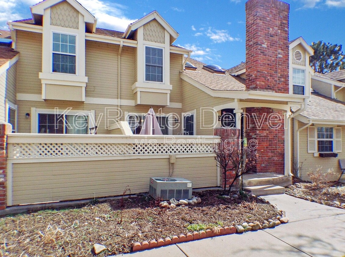Primary Photo - 2888 W Long Cir
