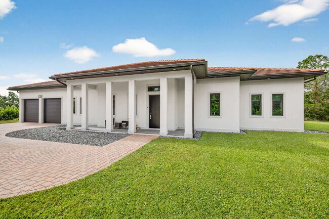 Foto del edificio - Newly built upscale home on a private 1-acre lot in the quiet Bell Villa community of Bonita Spri...