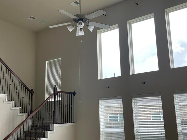 Foto del edificio - 32702 Oak Heights Ln