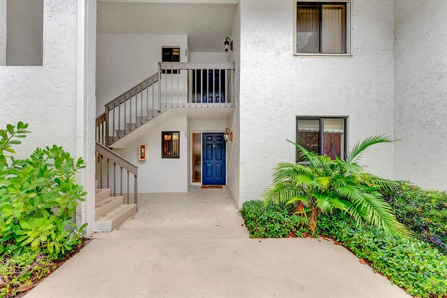 Foto del edificio - 30 Pelican Pointe Dr