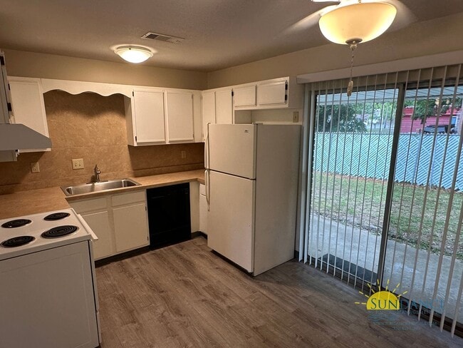 Building Photo - Charming 2-Bedroom Home in the Heart of Pe...