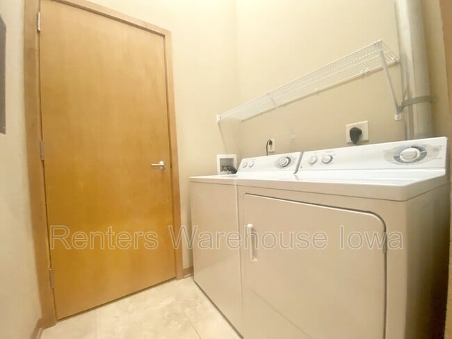 Building Photo - 160 S 68th St