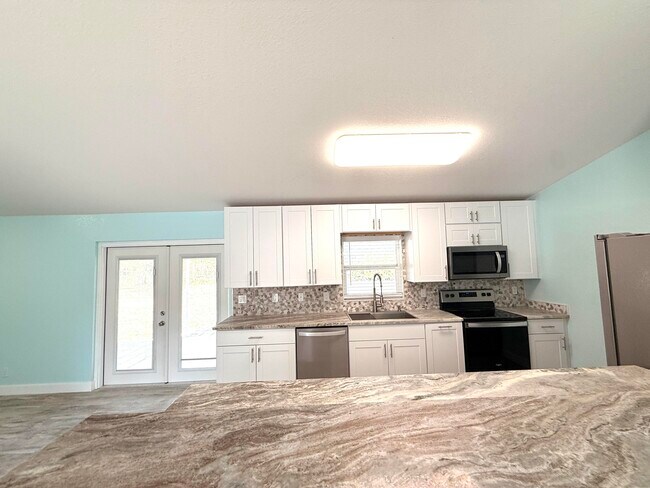 Building Photo - 15859 68th Ct N