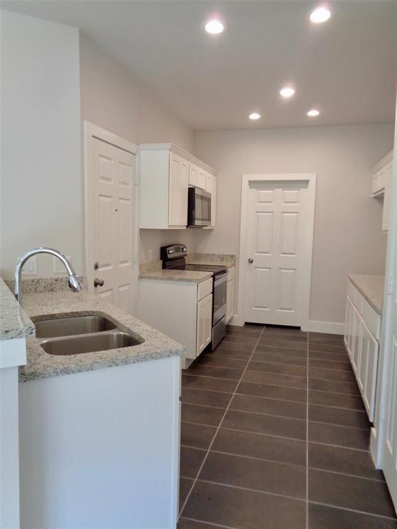 Building Photo - 4018 Mehalia Dr