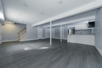 Building Photo - Maplewood