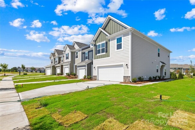 Building Photo - 744 Lock Haven Dr NW