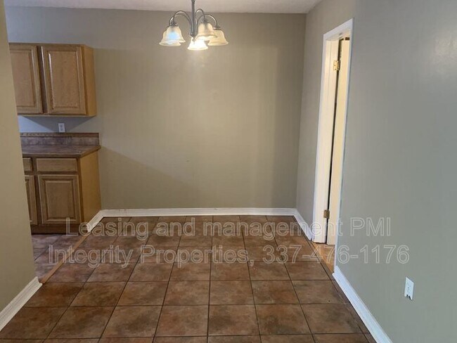 Building Photo - 403 Fox Run Ave