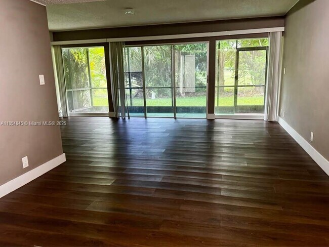Foto del edificio - 8105 Lagos De Campo Blvd