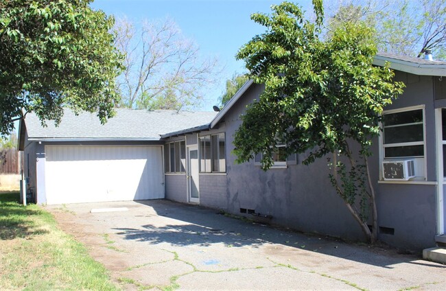 Building Photo - **COMING SOON** Large Yucaipa Home