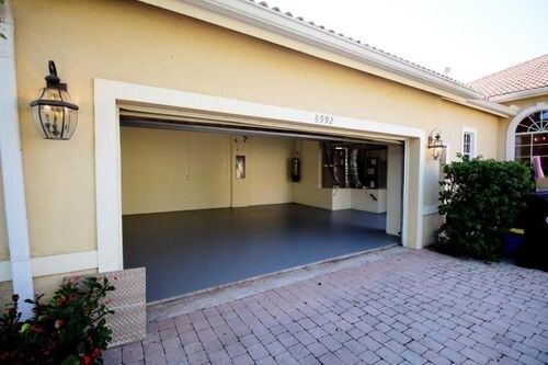 Foto del edificio - 8992 Lakes Blvd
