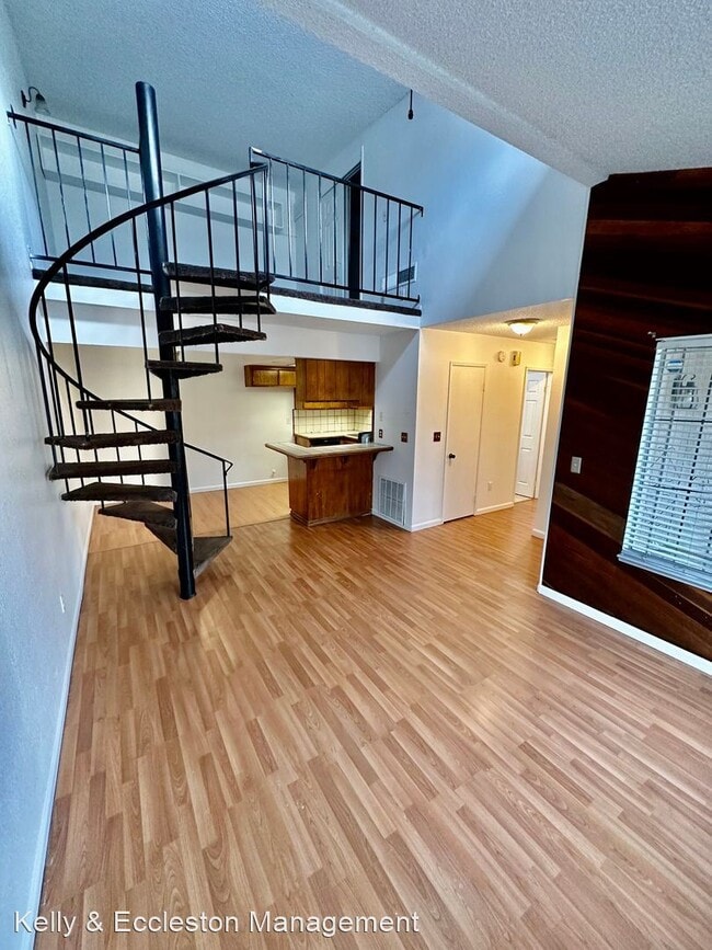 Building Photo - 2 br, 1 bath House - 5401 Dunsmuir Road #32