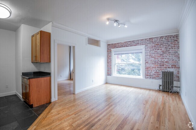 1HAB, 1BA - Raymond Apartments