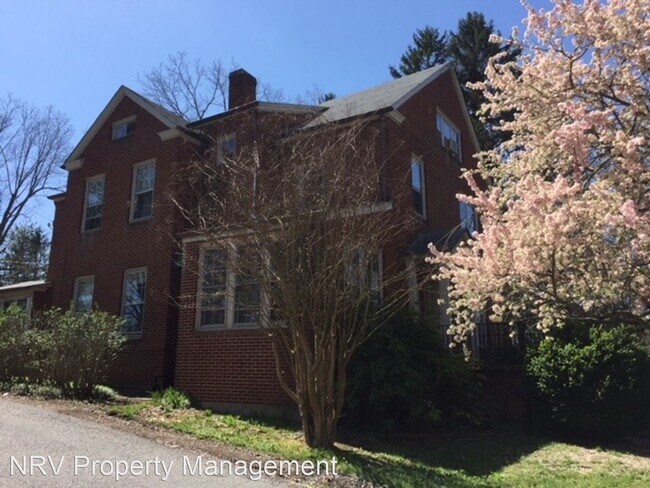 Building Photo - 5 br, 2.5 bath House - 801 Oak Lane