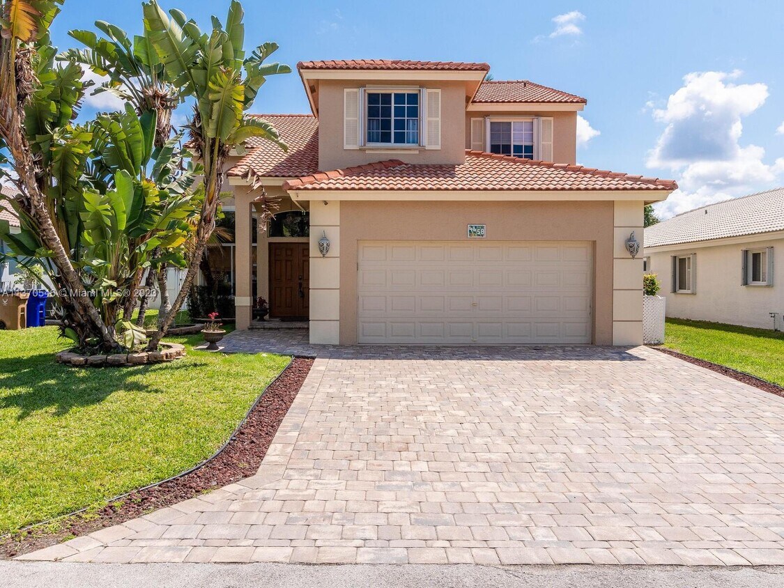Foto principal - 4658 NW 7th Pl
