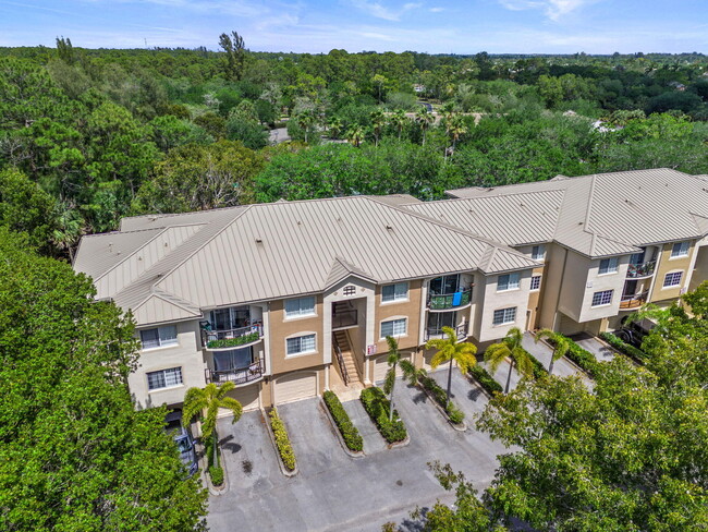 Building Photo - 400 Crestwood Ct N