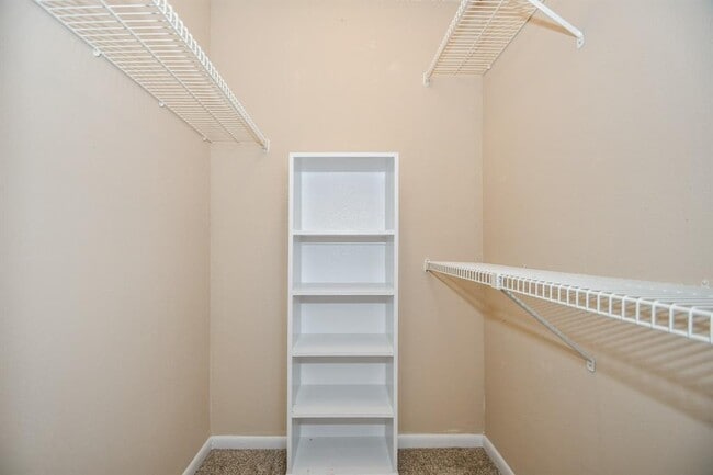 Building Photo - 2832 S Bartell Dr